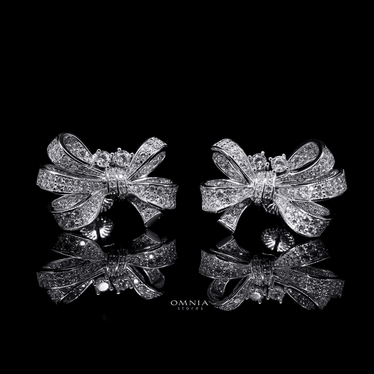 Omnia Sana White Earrings in 92.5 Silver High Quality Simulated diamonds - OMNIASTORES UAE