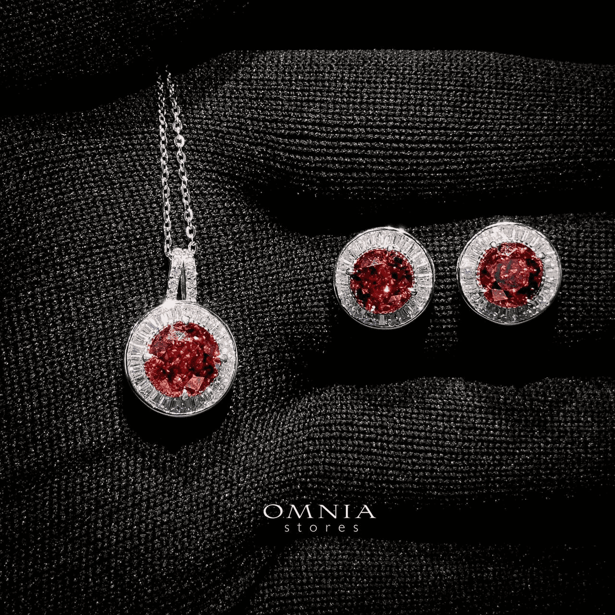 Omnia Sanaa Set in 92.5 Silver with High Quality Iced Cut Stone - OMNIASTORES UAE