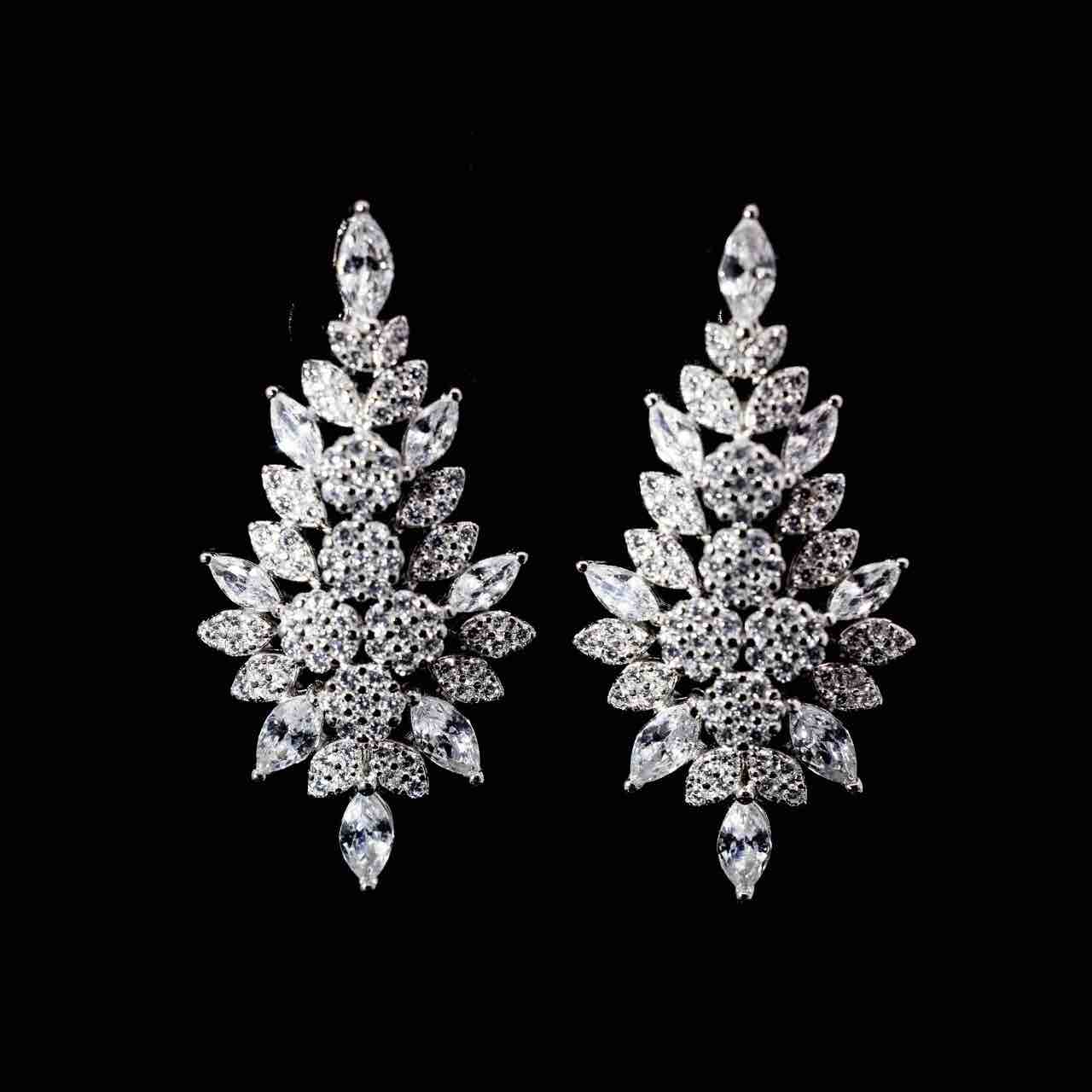 Omnia Naziha White Bridal Full Set in 925 Silver High Quality Simulated Diamonds - OMNIASTORES UAE