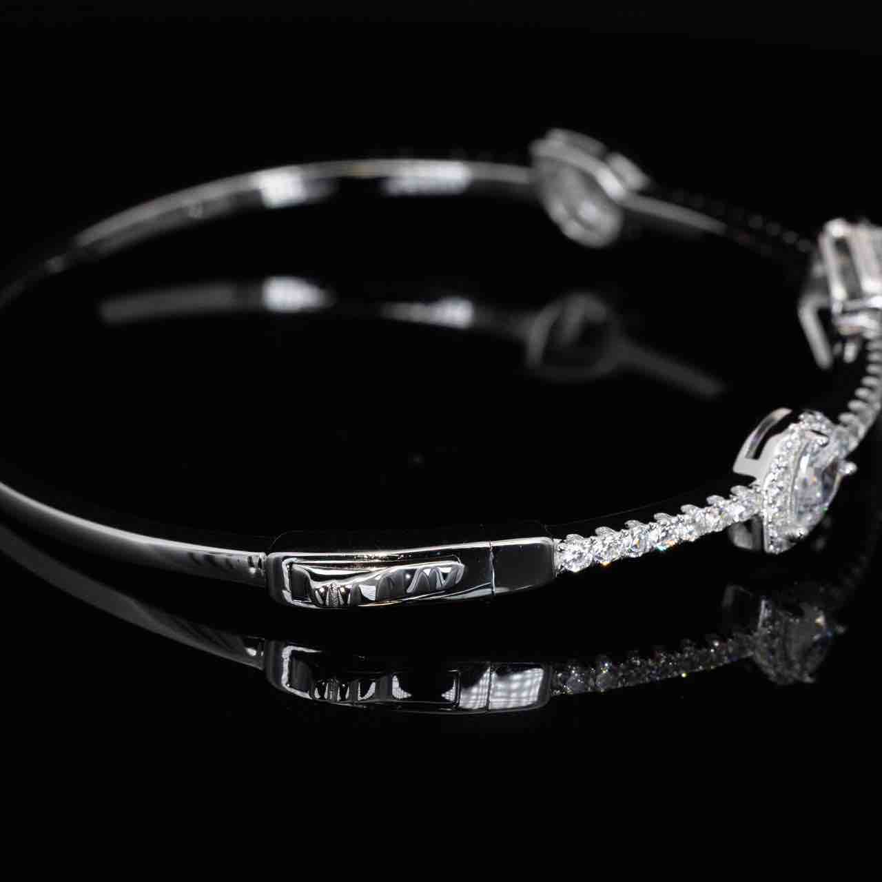 Omnia Eissha White Bangle With High Quality Simulated Diamonds In 925 Silver