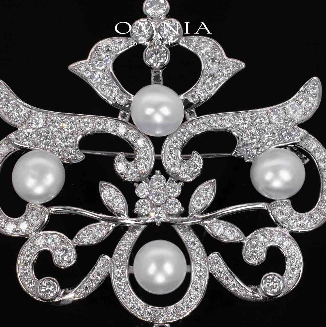Haylee White Fresh Real Water Pearl Brooch With High Quality Simulated Diamonds in 925 Silver