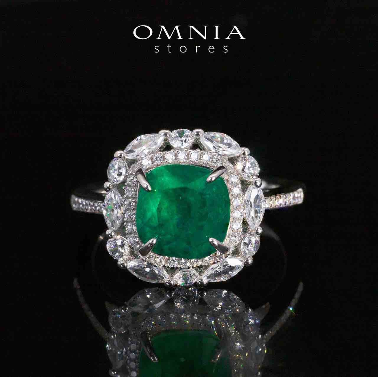 Teresa Green and White Ring With High Quality Simulated Diamonds in 925 Silver - OMNIASTORES KSA