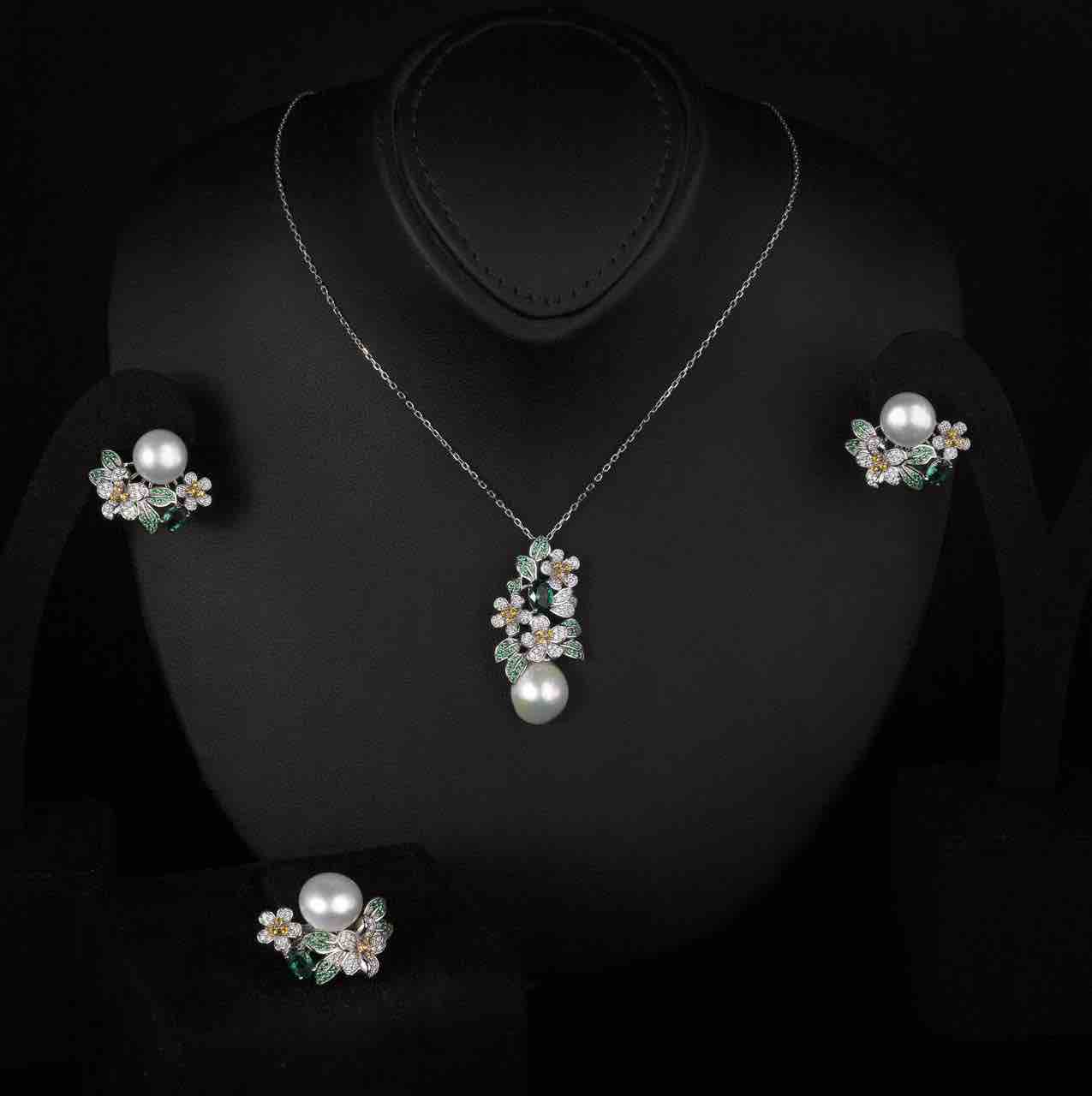 Ivanna Flower Design Fresh Real Pearl Necklace, Earrings and Ring Set in 925 Silver With High Quality Simulated Diamonds