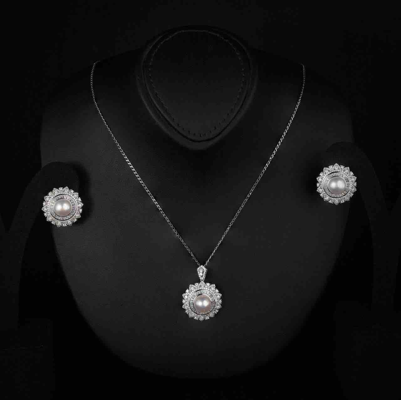 Yamama Flower Design Fresh Real Pearl Necklace and Clip Earrings Set in 925 Silver With High Quality Simulated Diamonds