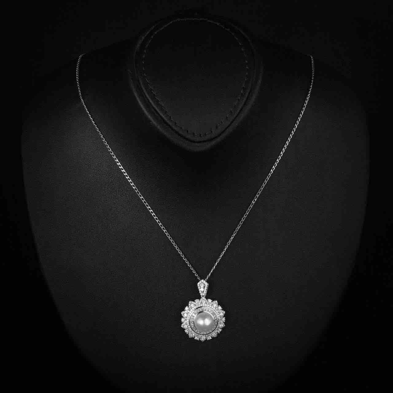 Yamama Flower Design Fresh Real Pearl Necklace and Clip Earrings Set in 925 Silver With High Quality Simulated Diamonds