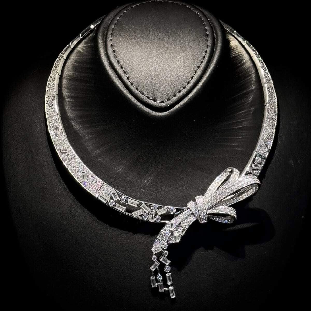 Omnia Celeste Bow Necklace in 925 Silver with High-Quality Simulated Diamonds and Elegant Geometric Detailing