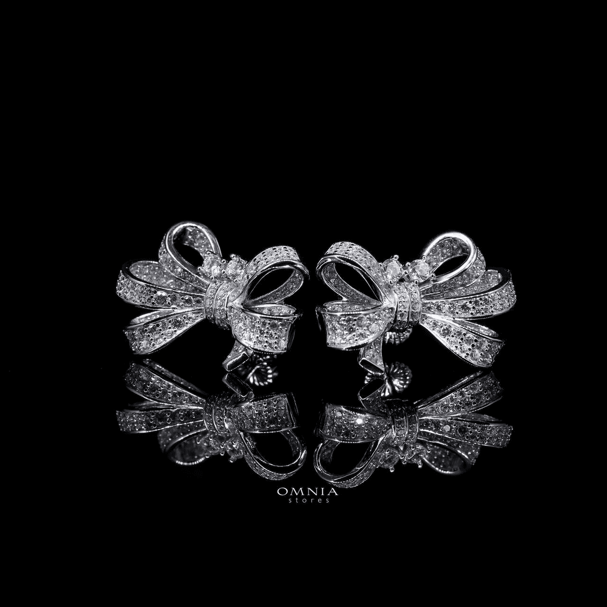 Omnia Sana White Earrings in 92.5 Silver High Quality Simulated diamonds - OMNIASTORES UAE
