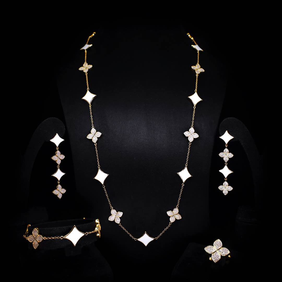 Omnia Golden Clove White Long Chain Full Set with High-Quality Simulated Diamonds 18k Gold Plated 100cm - OMNIASTORES KSA