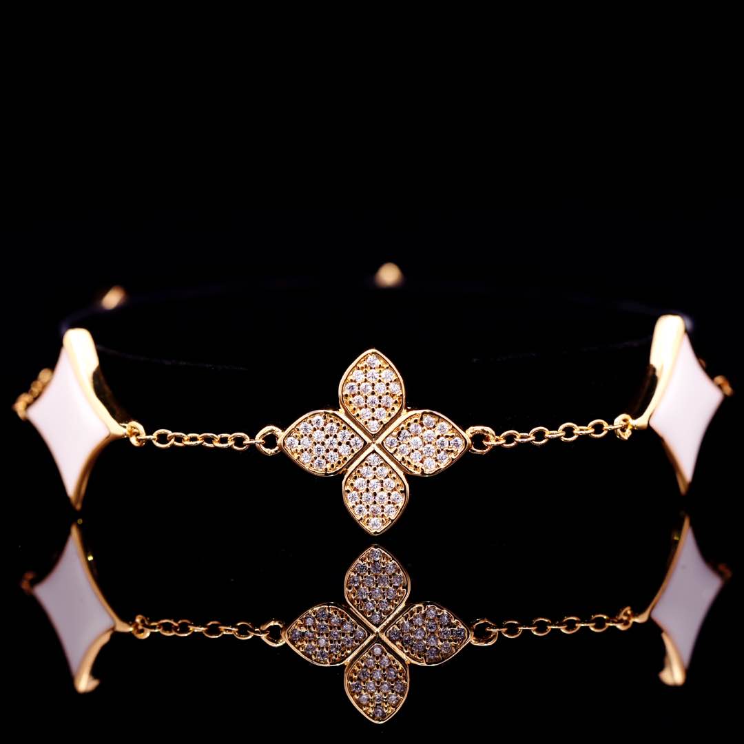Omnia Golden Clove White Long Chain Full Set with High-Quality Simulated Diamonds 18k Gold Plated 100cm - OMNIASTORES UAE
