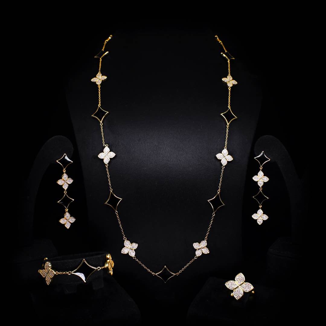 Omnia Golden Clove Black Long Chain Full Set with High-Quality Simulated Diamonds 18k Gold Plated 100cm - OMNIASTORES KSA