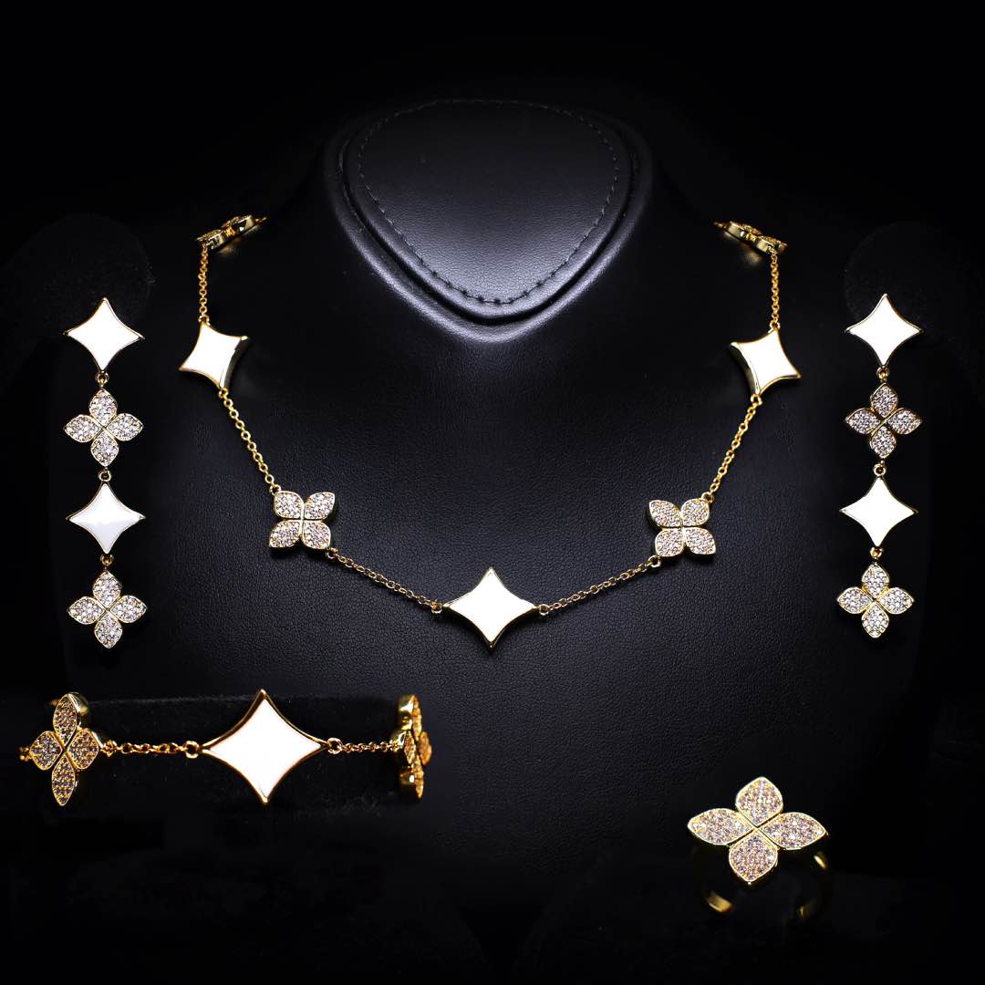Omnia Golden Clove White Choker Full Set with High-Quality Simulated Diamonds Gold Plated 42cm - OMNIASTORES KSA