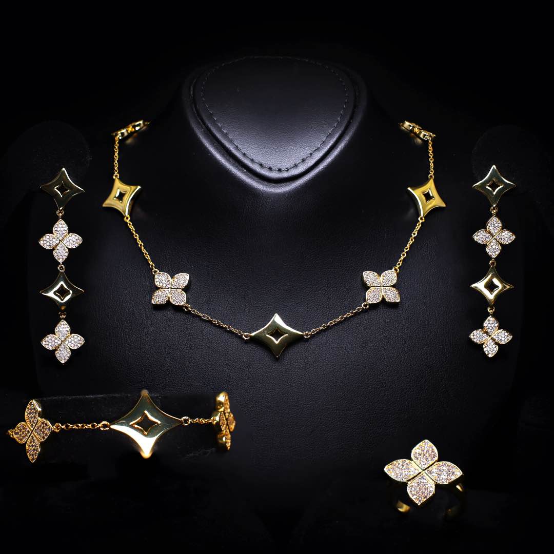 Omnia Golden Clove Choker Full Set with High-Quality Simulated Diamonds Gold Plated - OMNIASTORES KSA