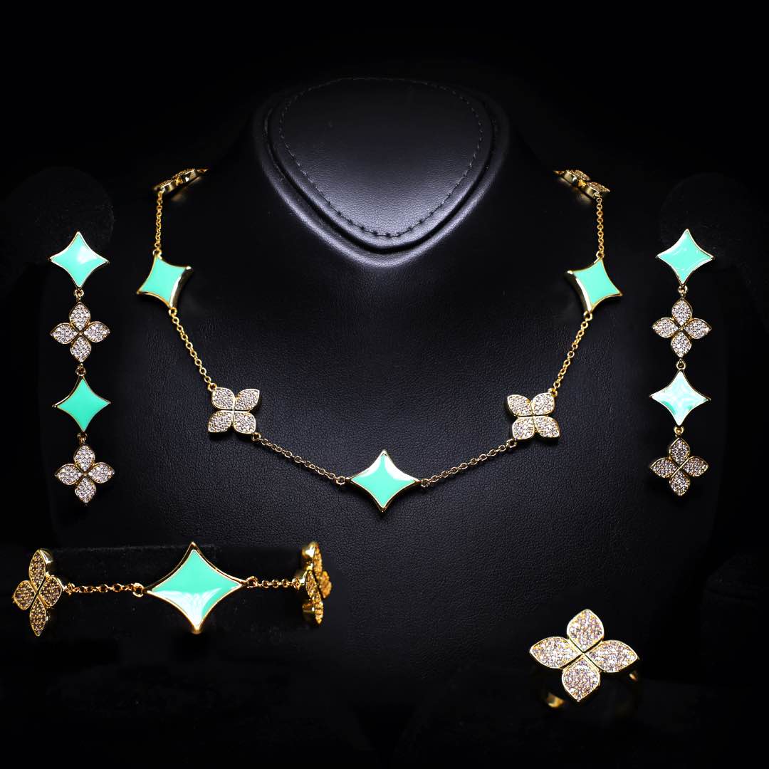 Omnia Golden Clove Turquoise Choker Full Set with High-Quality Simulated Diamonds Gold Plated
