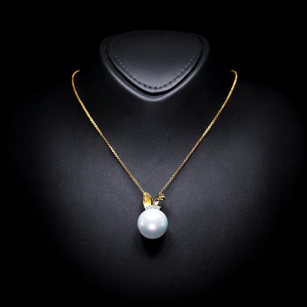 Lurelle Pearl Gold-Plated Necklace with Certificate | High-Quality Simulated Diamonds in 925 Sterling Silver.