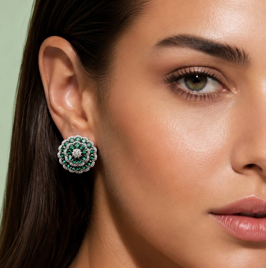 Omnia Nayeli Floral Halo Ring with Emerald Green Simulated Diamonds in 925 Silver - OMNIASTORES KSA