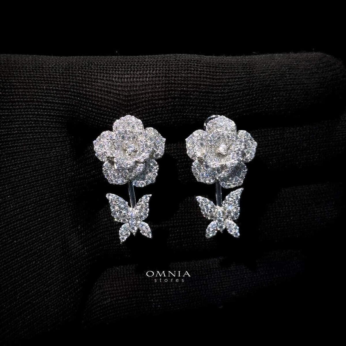 Omnia Olla White Earrings In 92.5 Silver In High Quality Simulated diamonds - OMNIASTORES UAE