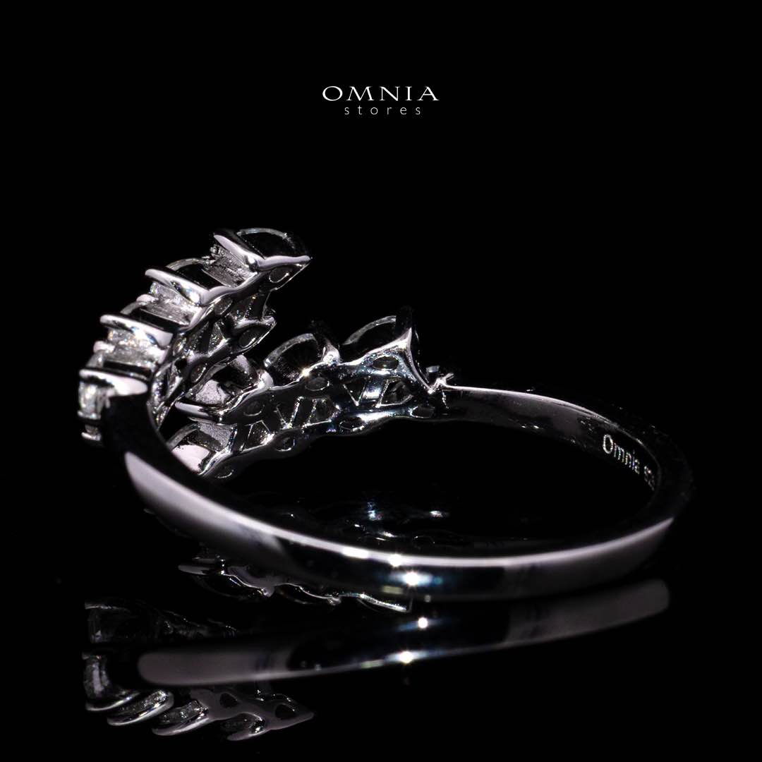Vianna Crystal Vine Ring in 925 Silver with Premium Simulated Diamonds - OMNIASTORES KSA