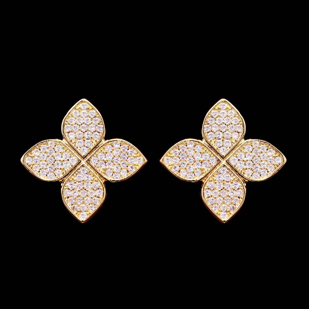 Omnia Golden Clove Stud Earrings with High-Quality Simulated Diamonds Gold Plated - OMNIASTORES KSA