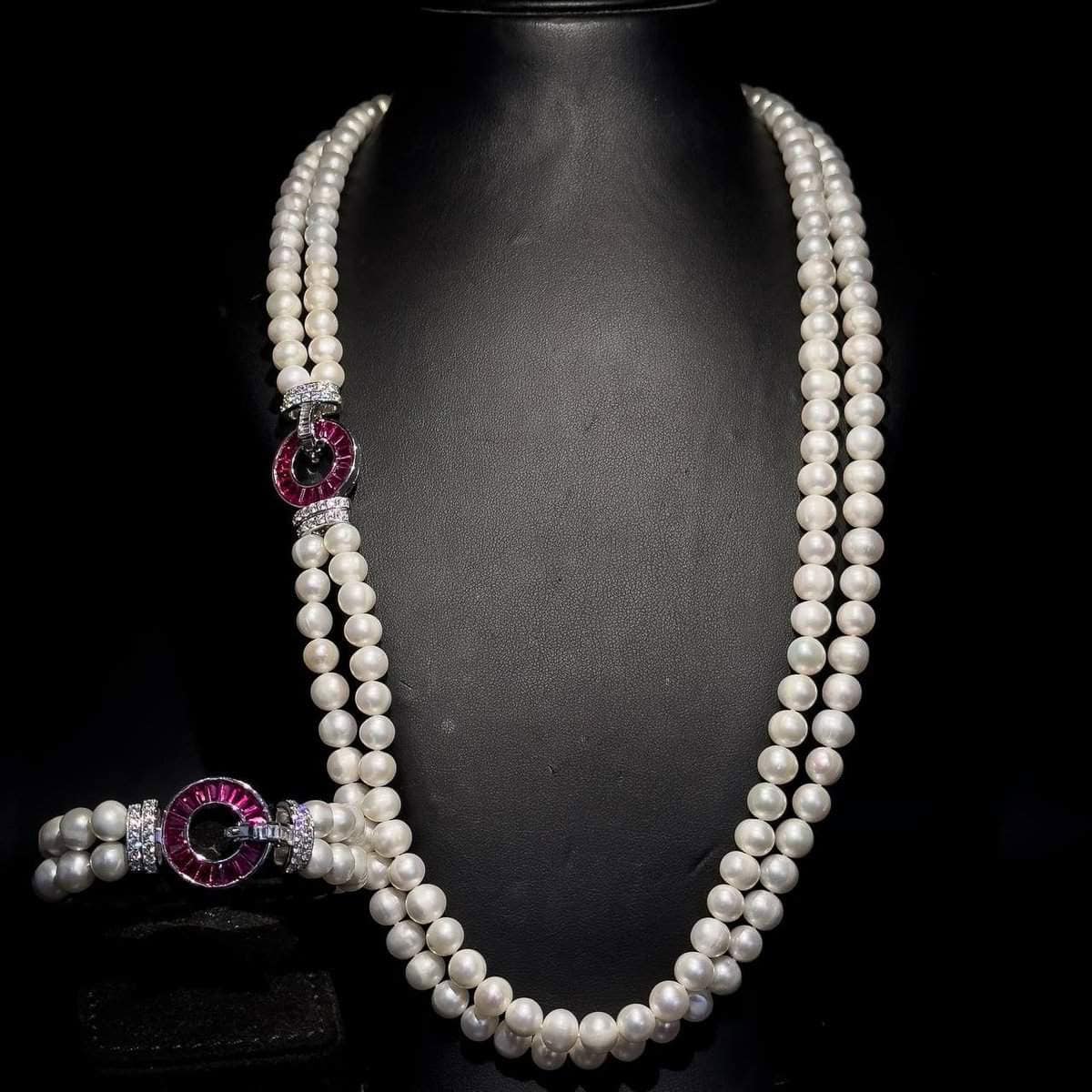 Omnia Royal Pearl Necklace and Bracelet Set with Ruby-Red Accents and High-Quality Simulated Diamonds - OMNIASTORES UAE
