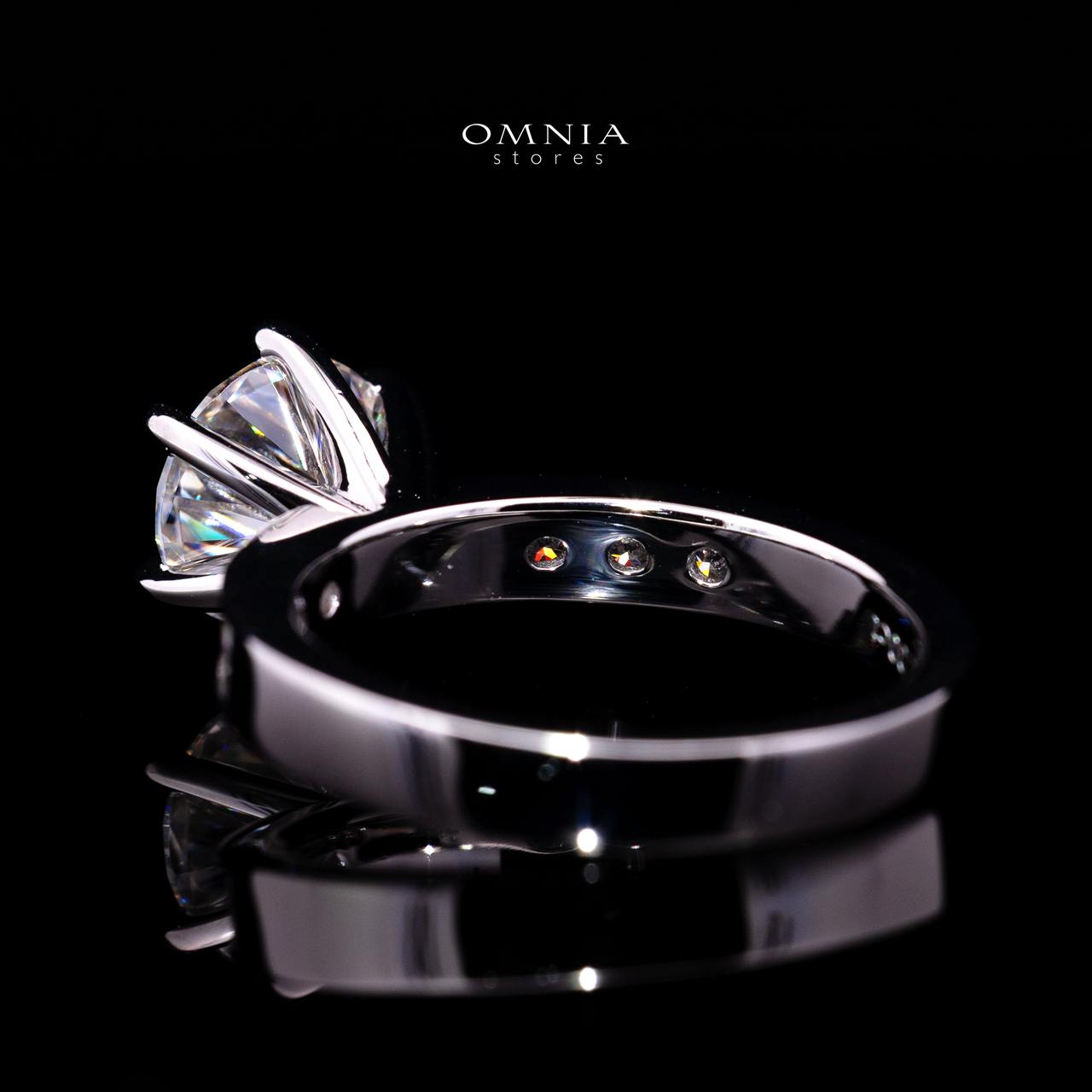 Meryl 8mm Round Moissanite Ring (2 CT) in 925 Sterling Silver