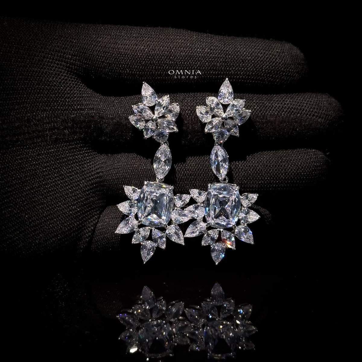 Omnia Medusa Earring In 92.5 Silver High Quality White Zircon Stone in Rhodium Plated - OMNIASTORES UAE