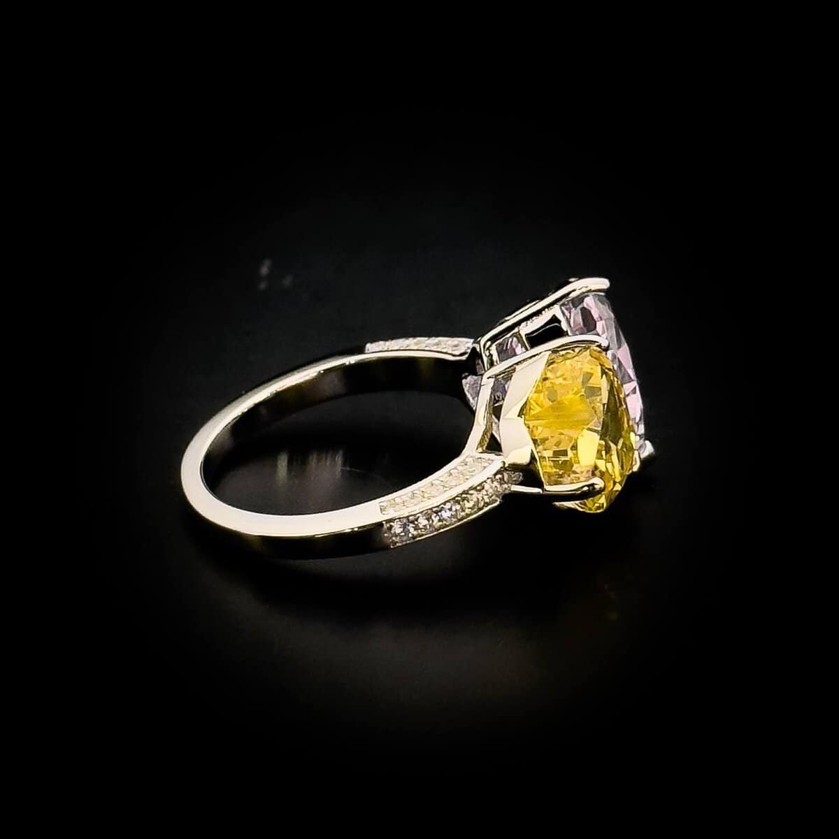Omnia Dual Heart Ring in 92.5 Silver with High-Quality Yellow and Pink Simulated Diamonds - OMNIASTORES UAE