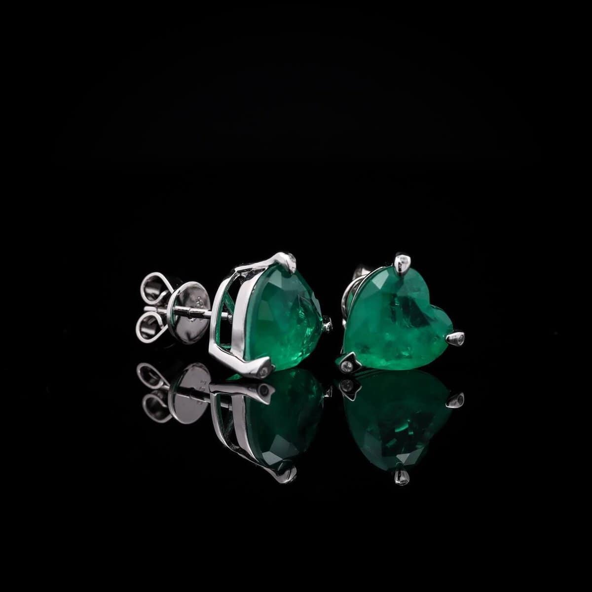 Omnia Shaden Emerald Heart Stud Earrings in 92.5 Silver with High-Quality Simulated Diamonds - OMNIASTORES UAE