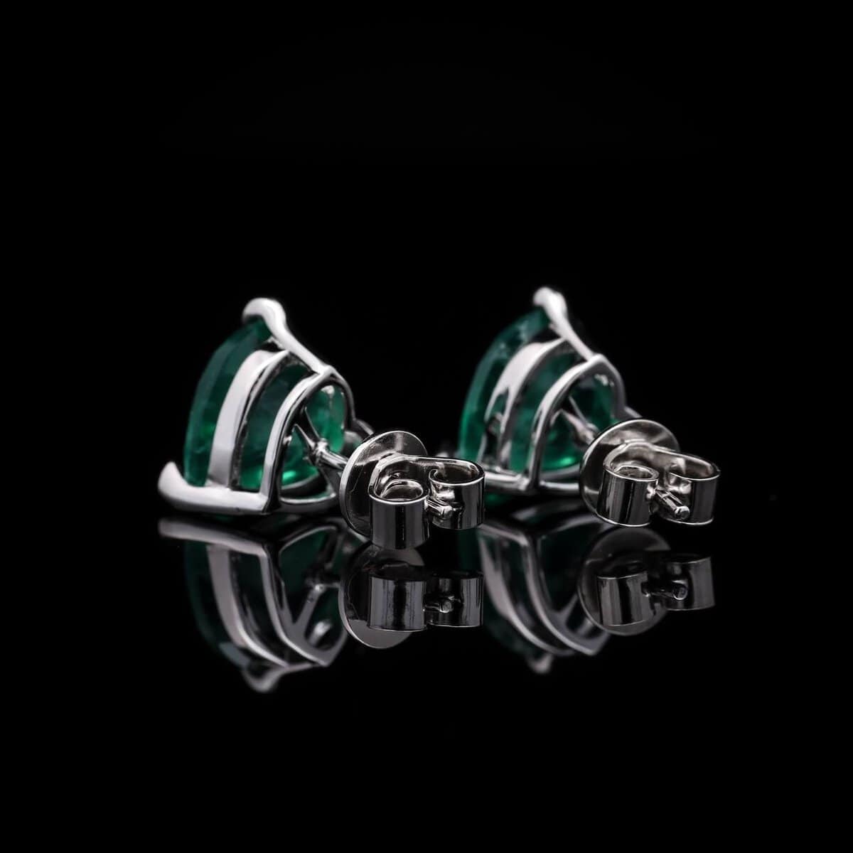 Omnia Shaden Emerald Heart Stud Earrings in 92.5 Silver with High-Quality Simulated Diamonds - OMNIASTORES UAE