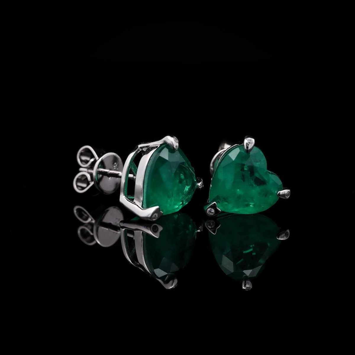 Omnia Shaden Emerald Heart Stud Earrings in 92.5 Silver with High-Quality Simulated Diamonds - OMNIASTORES UAE