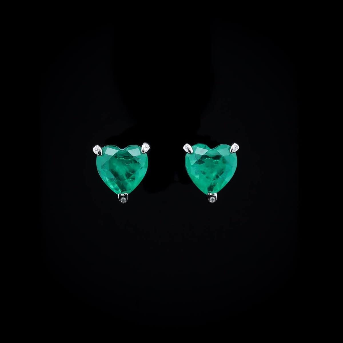 Omnia Shaden Emerald Heart Stud Earrings in 92.5 Silver with High-Quality Simulated Diamonds - OMNIASTORES UAE