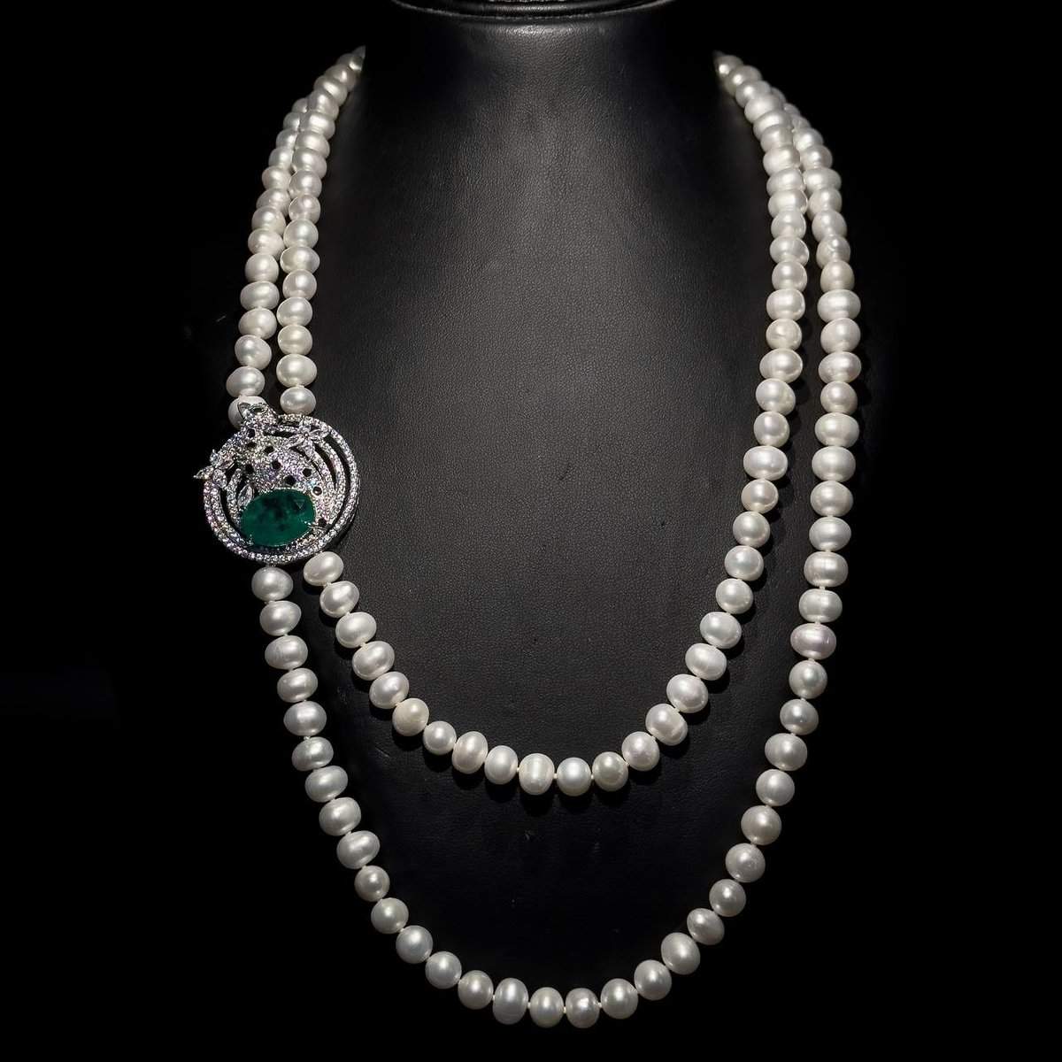 Omnia Hanan Bridal Pearl Necklace with Green Emerald Stone and High-Quality Simulated Diamonds - OMNIASTORES UAE