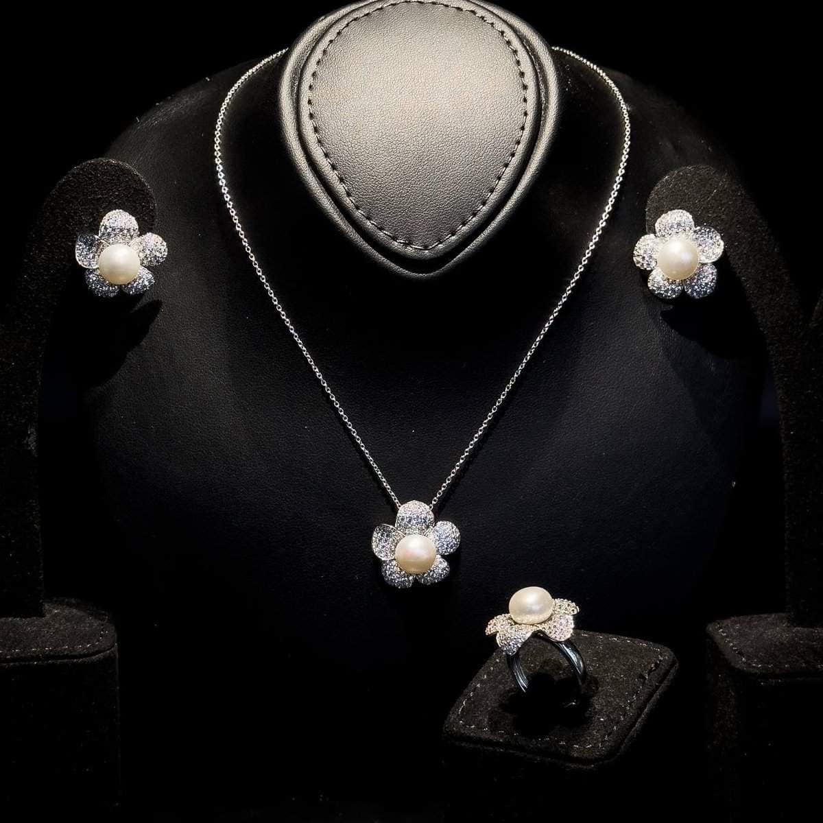 Omnia Pearl Flower Set in 92.5 Silver with High Quality Simulated Diamonds (Necklace, Earrings, and Ring) - OMNIASTORES UAE