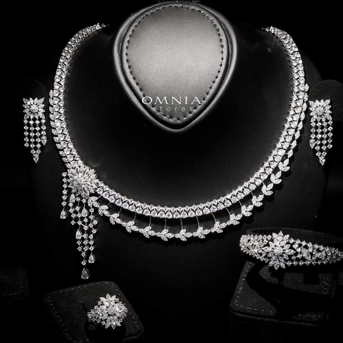Omnia Royal Radiance Bridal Set - OMNIASTORES UAE