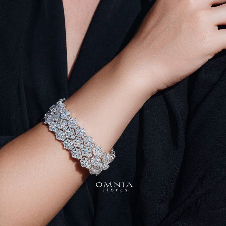 Omnia Saima Silver Set in 925 Silver with High-Quality Simulated Diamonds