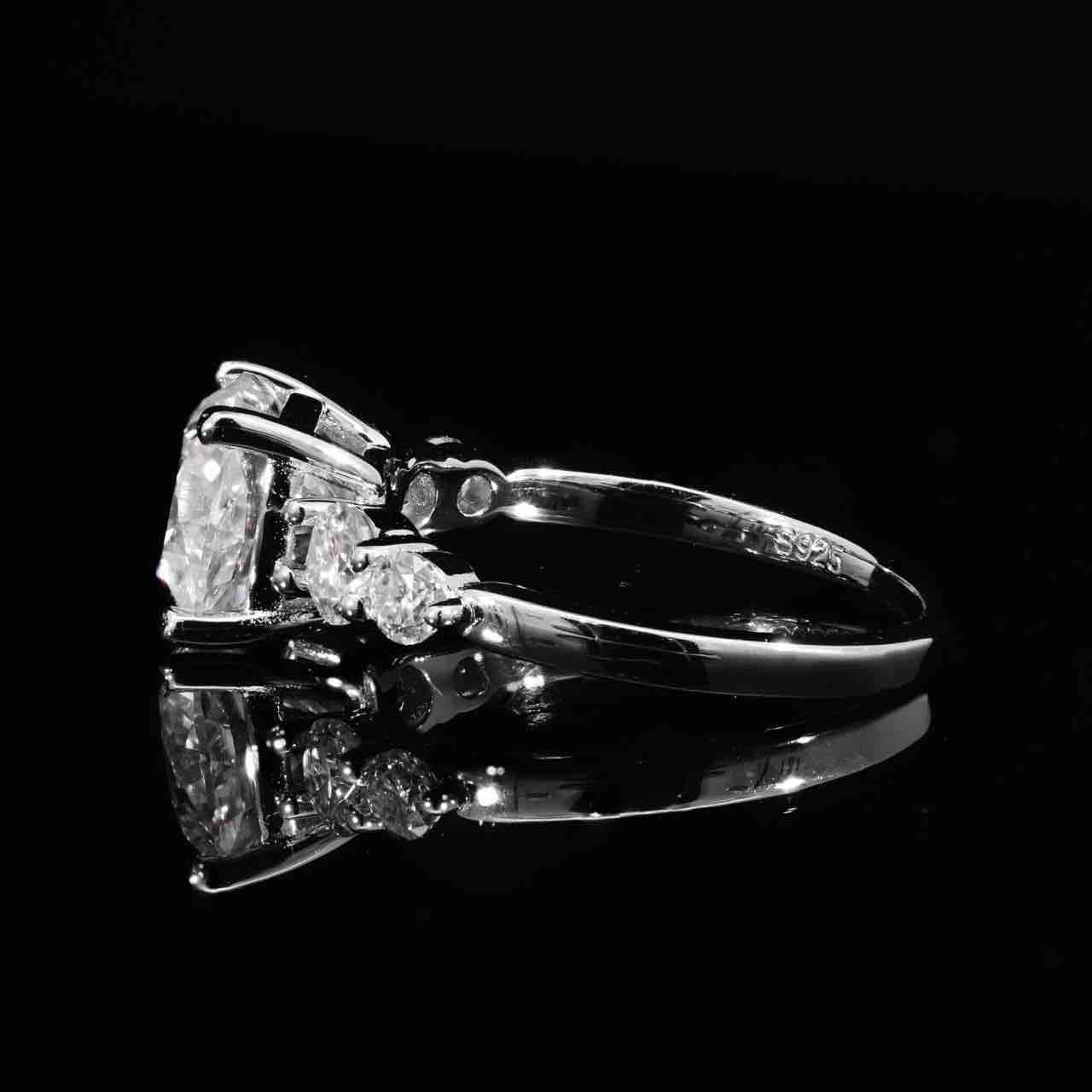 Omnia Munisa White Ring 925 Silver High Quality GRA Certifited High Quality Moissanite Stone 3CT - OMNIASTORES UAE