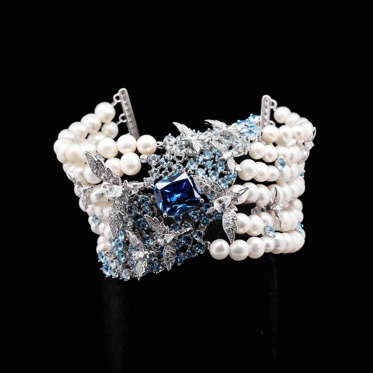 Omnia Blue Butterfly Pearl Necklace and Bracelet Set in 92.5 Silver with High Quality Simulated Diamonds - OMNIASTORES UAE