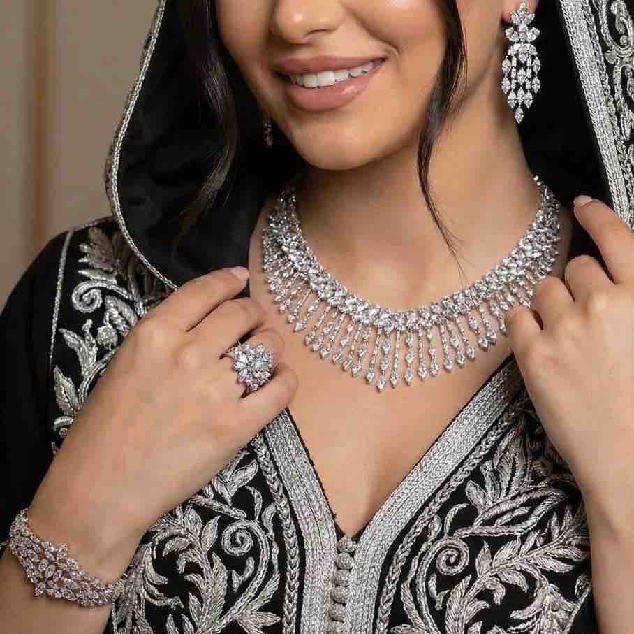 Omnia Soheila White Luxury Bridal Full Set with Emerald and Pear-Cut High-Quality Simulated Diamonds Rhodium Plated - OMNIASTORES KSA