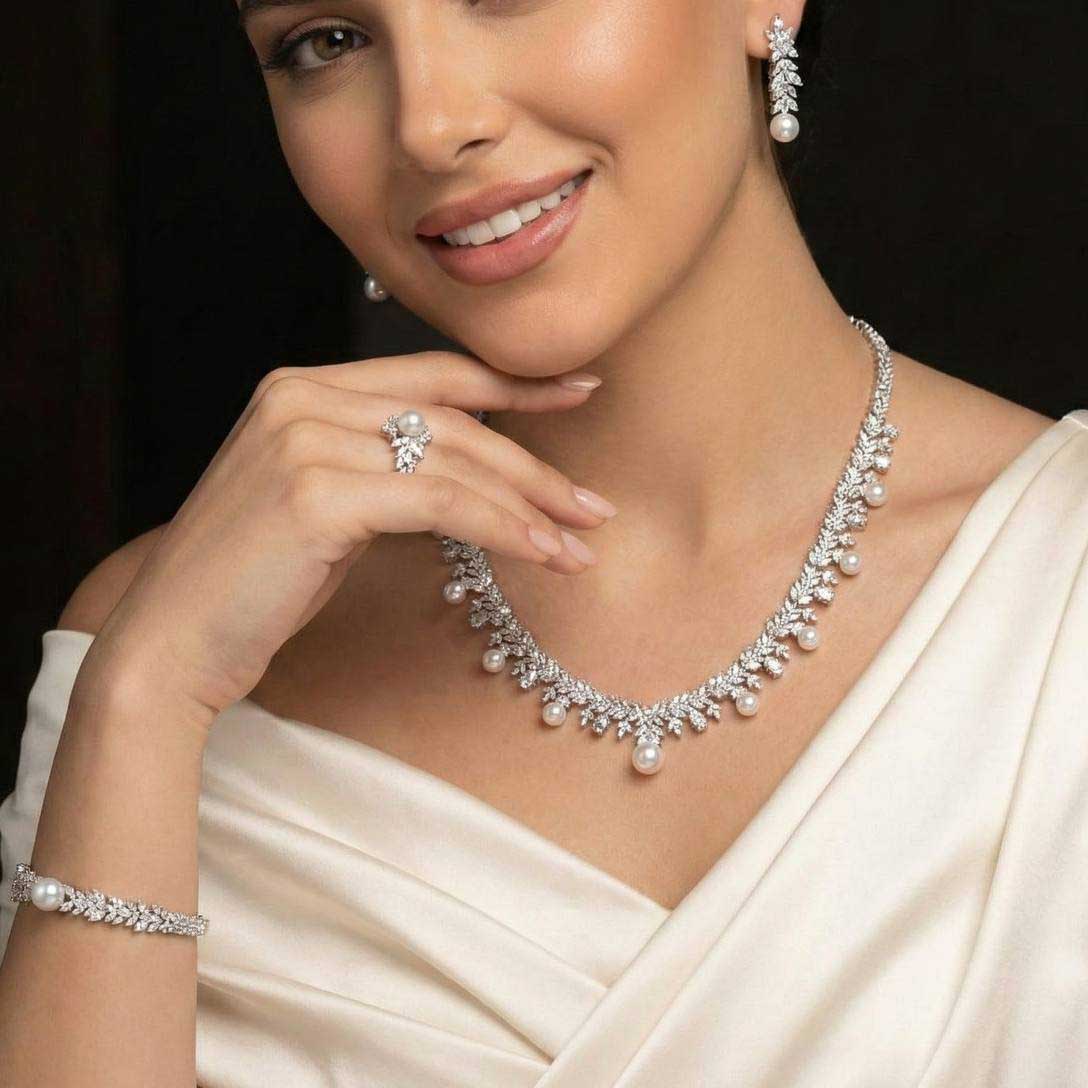 Omnia Vada Bridal Set