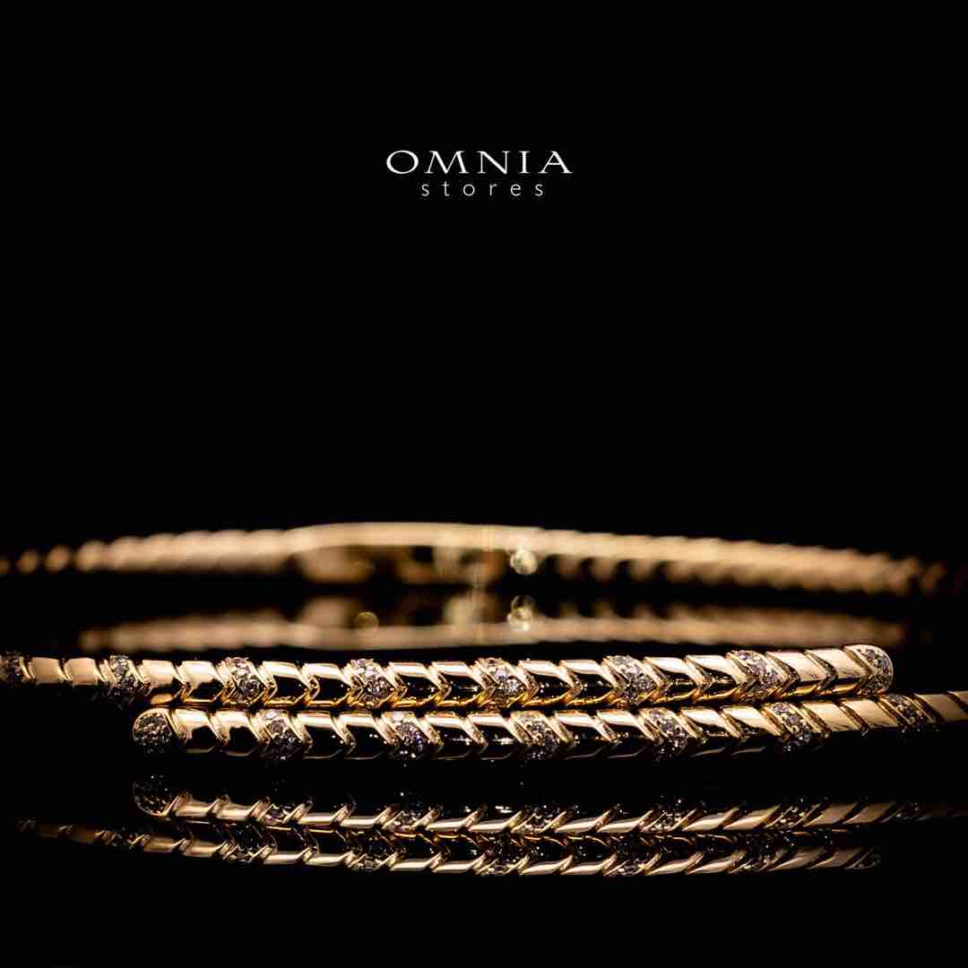 Omnia Shiza Golden Necklace with Chevron Design in 925 Silver and High-Quality Simulated Diamonds - OMNIASTORES UAE