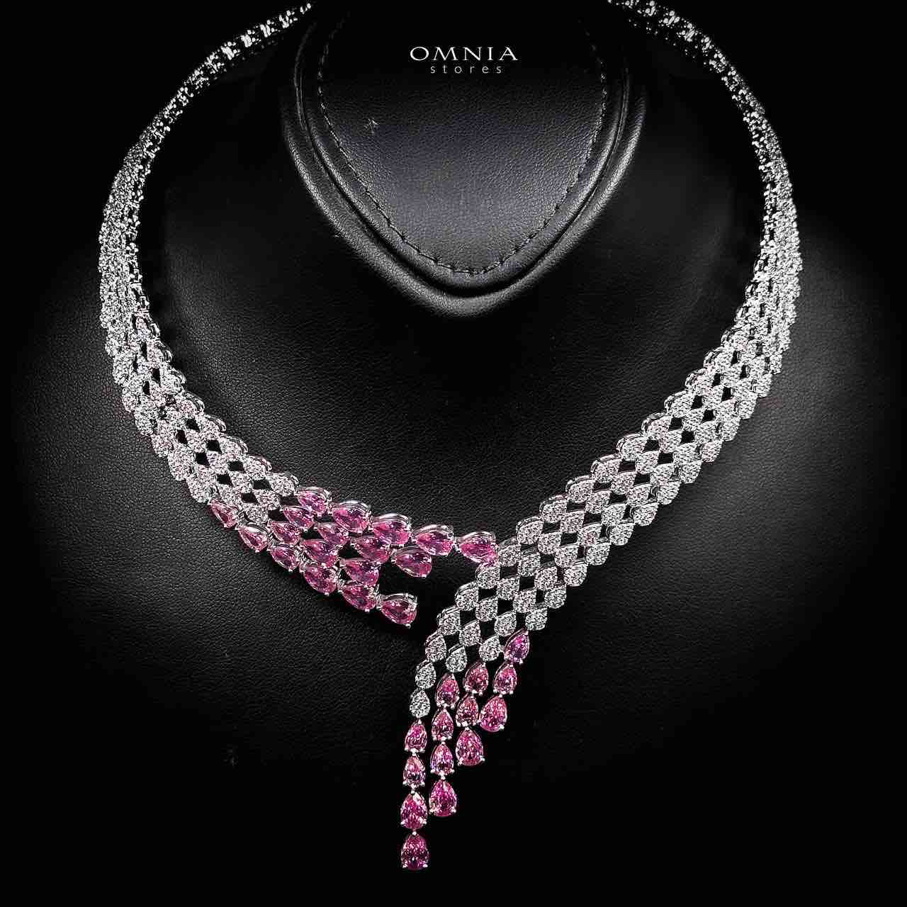 طقم زفاف فاخر من أومنيا أمراه باللون الوردي، مرصع بأحجار الزركون عالية الجودة ومطلي بالروديوم.
