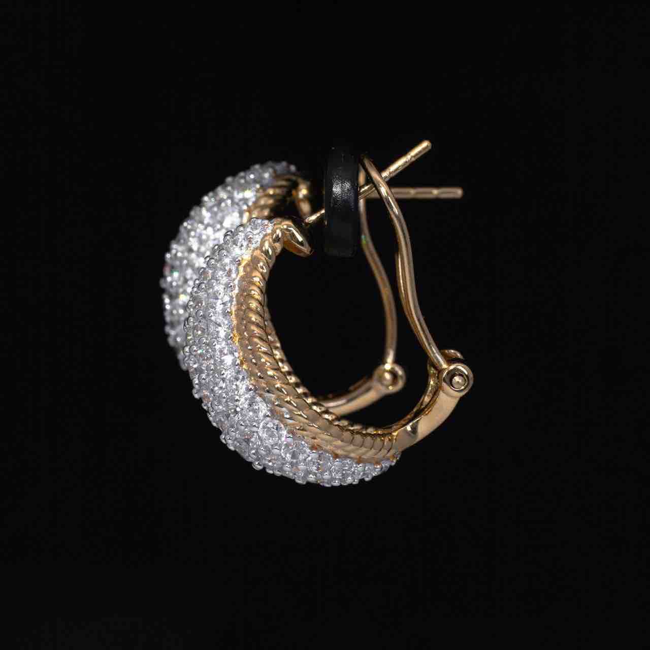 Chelsea Goldend Clip Earrings in 925 Silver Accessories High Quality Simulated Diamonds - OMNIASTORES KSA
