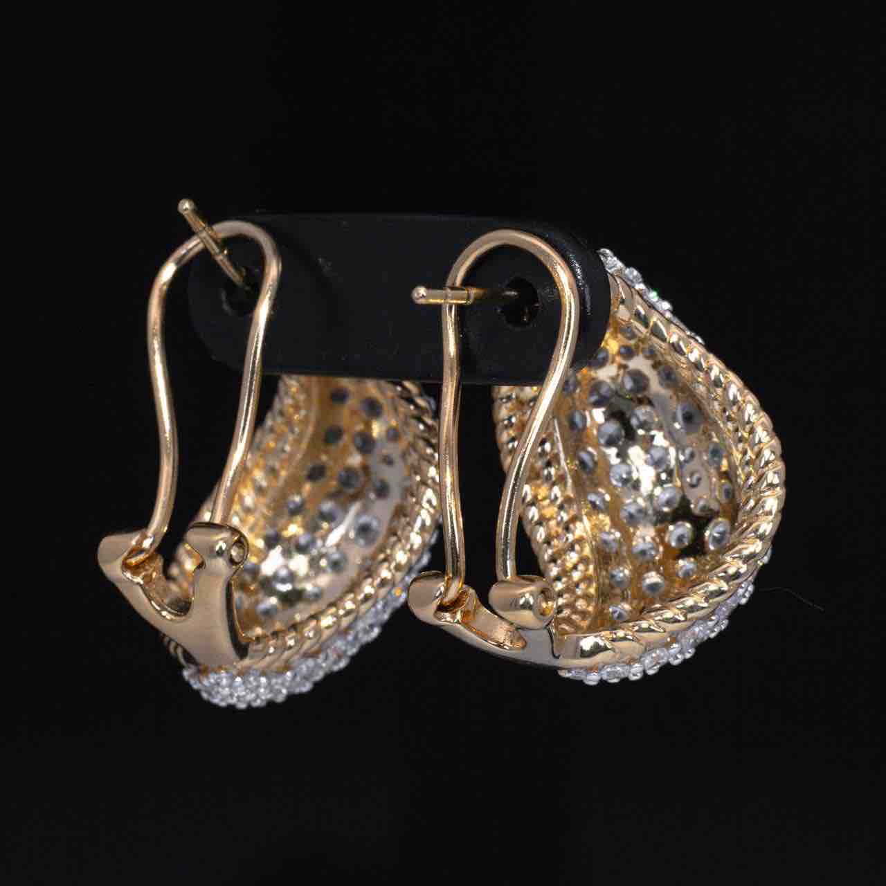 Chelsea Goldend Clip Earrings in 925 Silver Accessories High Quality Simulated Diamonds - OMNIASTORES KSA