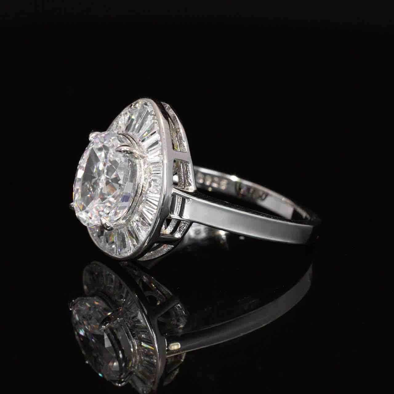 Irene White Pear Ring With High Quality Simulated Diamonds in 925 Silver - OMNIASTORES KSA