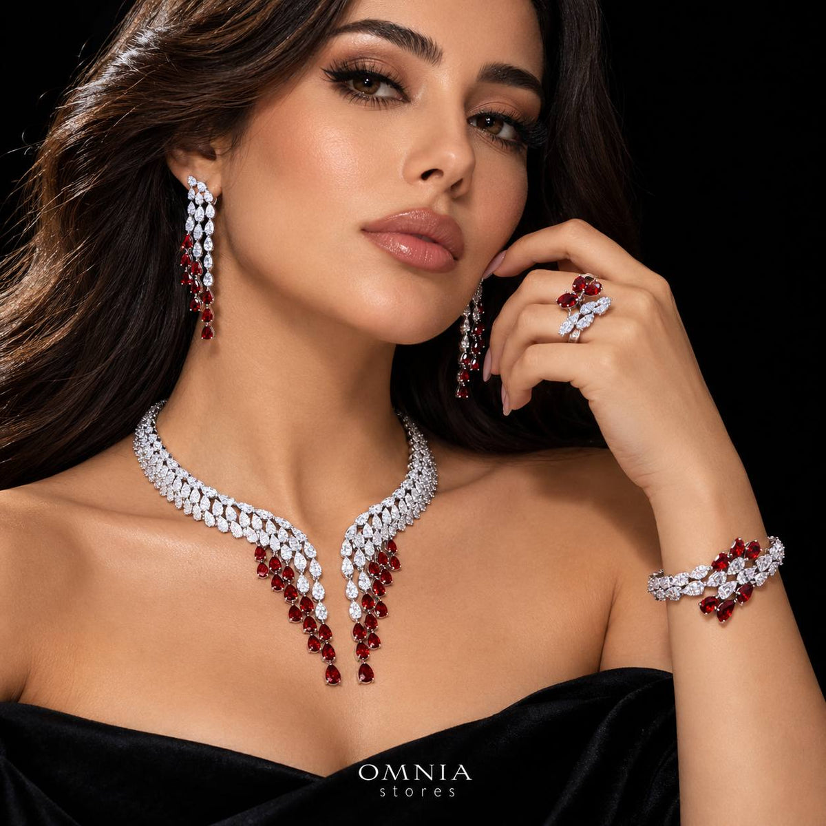 طقم سينا الفاخر للعروس باللون الأحمر الياقوتي والأبيض من أمنية المرصع بأحجار الزركون الفاخرة والمطلي بالروديوم