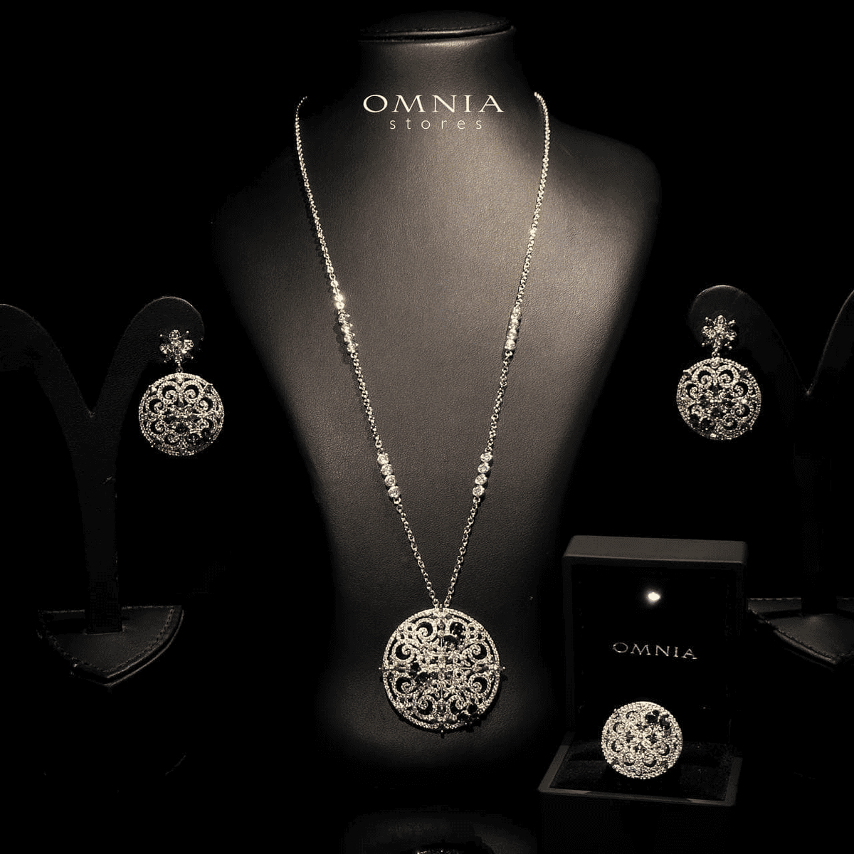 Omnia Amalia Golden Medallion Set Accessories High Quality Simulated Diamonds - OMNIASTORES UAE