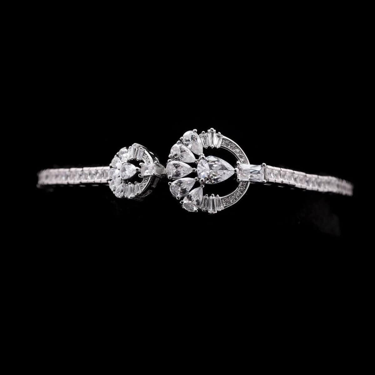 Omnia Maram Bridal Full Set in 92.5 Silver with High-Quality Simulated Diamonds - OMNIASTORES UAE