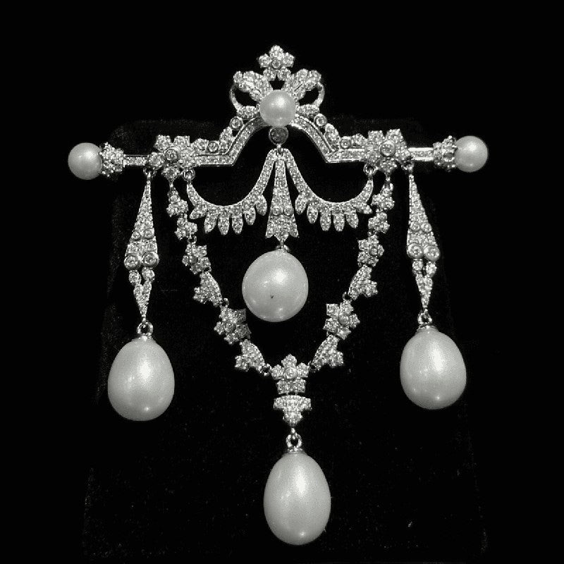 Omnia Haadiyah Fresh Real Water Pearl brooch in 92.5 Silver High Quality Simulated diamonds