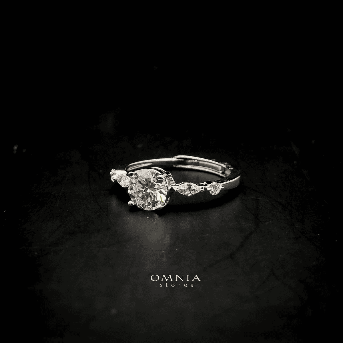 Omnia Arwan Silver Ring in 92.5 Silver with High Quality Moissanite - OMNIASTORES UAE
