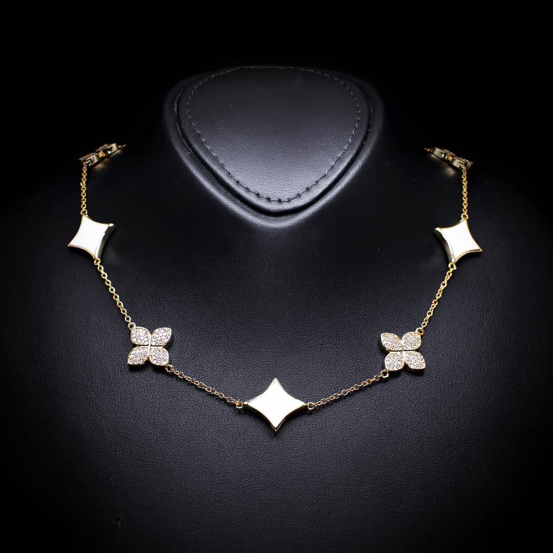 Omnia Golden Clove White Choker Full Set with High-Quality Simulated Diamonds Gold Plated 42cm - OMNIASTORES KSA