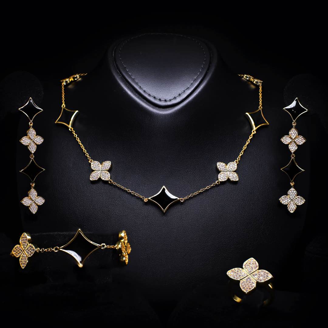 Omnia Golden Clove Black Choker Full Set with High-Quality Simulated Diamonds Gold Plated - OMNIASTORES KSA